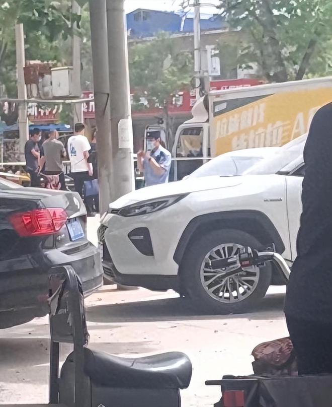 单县一男子在车内死亡，直到有腐臭液体流出才被发现，详情曝出