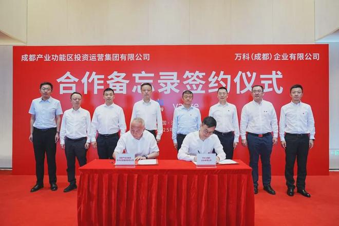 辛杰罕见出面捧场，万科成都“梅开二度”
