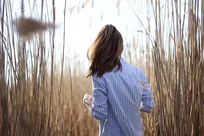 情侣闹纠纷女子报警，民警介入后懵了：原来女子既骗婚，手段也绝
