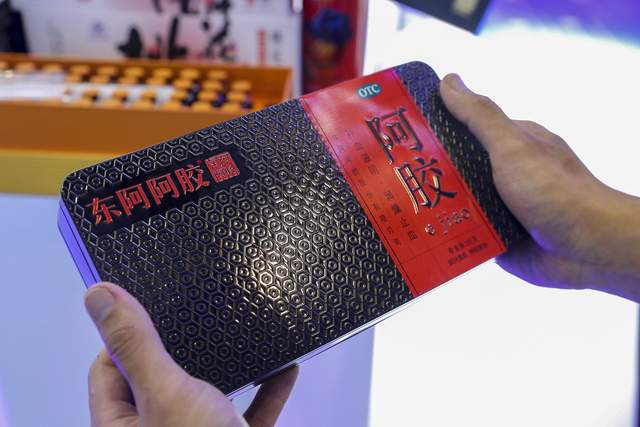 350亿东阿阿胶业绩封神，股价却跌停了