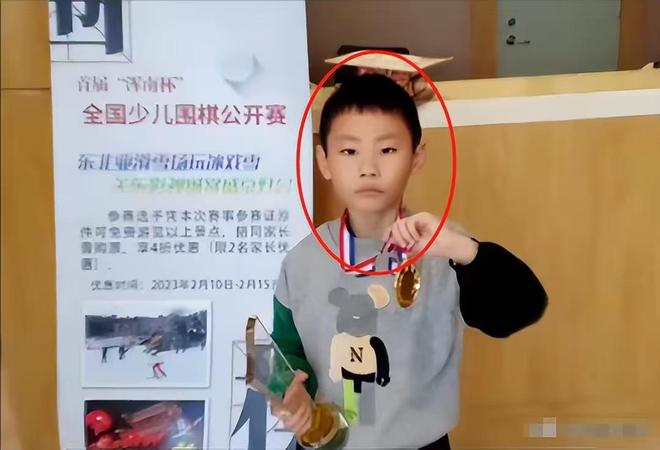 9岁围棋小神童跳楼自杀，他父亲的为人被同村人曝出，网友怒了
