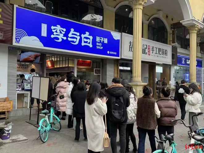 李与白包子“出海记”：从成都推车摊到纽约街头，五年签约门店超千家