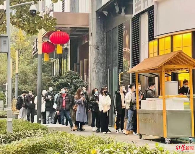 李与白包子“出海记”：从成都推车摊到纽约街头，五年签约门店超千家