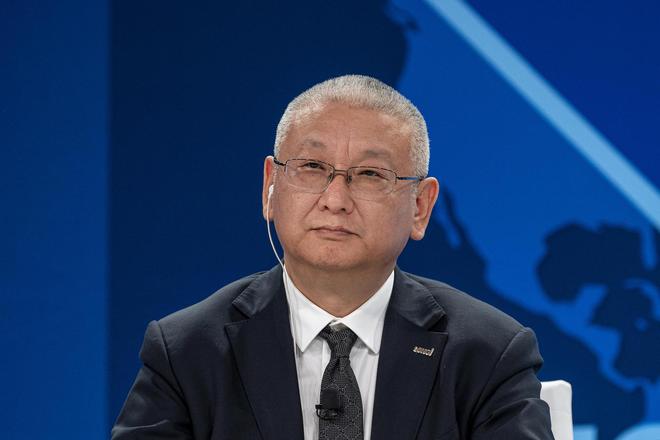 隆基绿能创始人辞任总经理，32岁女儿将进入董事会，公司去年亏86亿