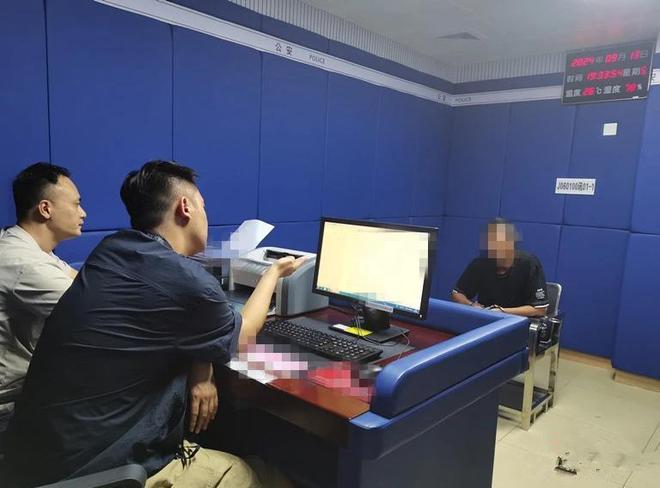 男子杀死母亲和女友，带着嫂子潜逃32年，情节曲折夸张，过程曝出