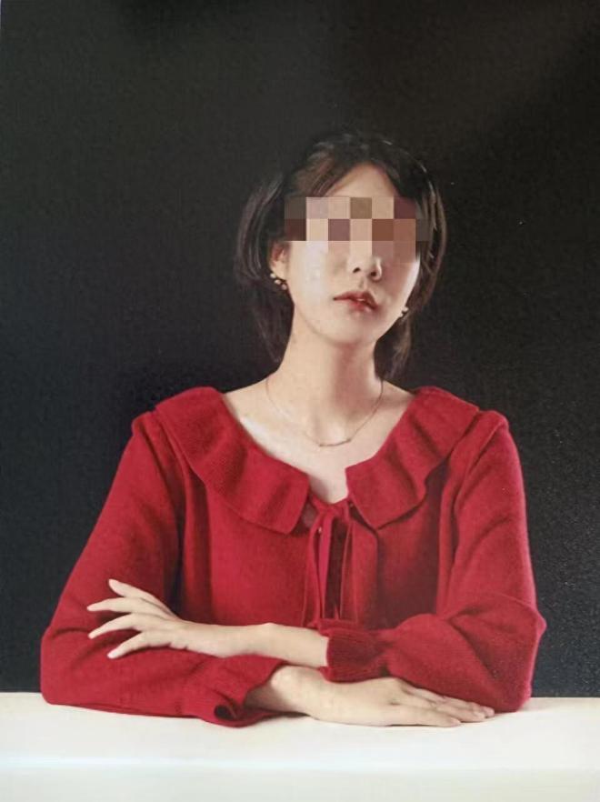 成都27岁姑娘被捅死在家门口，女凶犯的影像首次曝光，看着很吓人