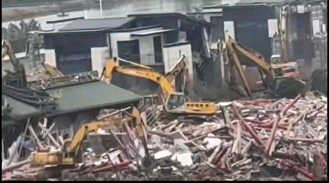 广东豪华建筑“英之园”今被拆除，被拆后的影像曝出，网友爆评