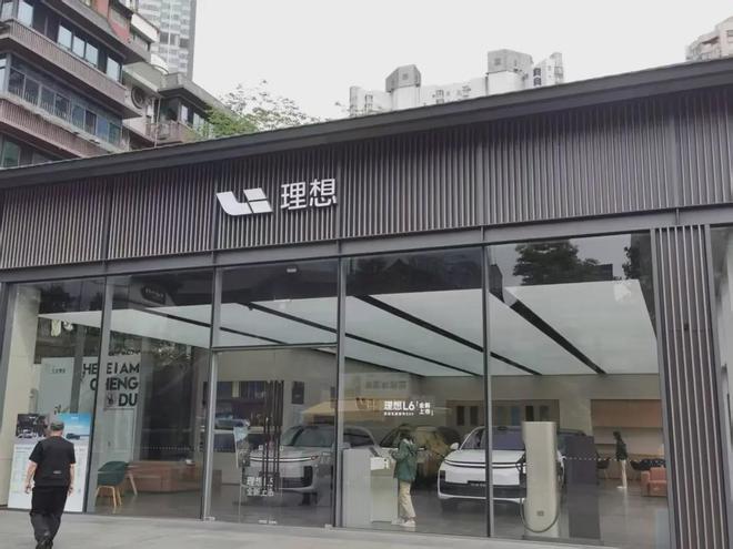李想去年6.4亿薪酬引热议，理想汽车卖得更多了，盈利反而下滑