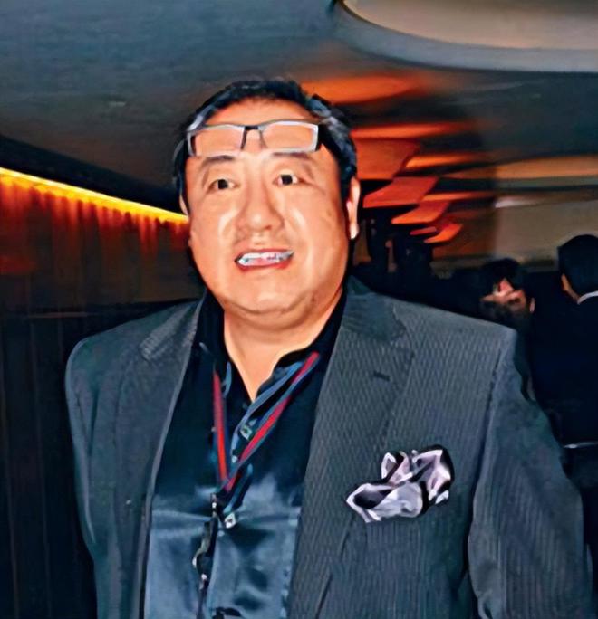 66岁富商与女子有九年婚外情，竟“完美”瞒过原配，女子共生四胎
