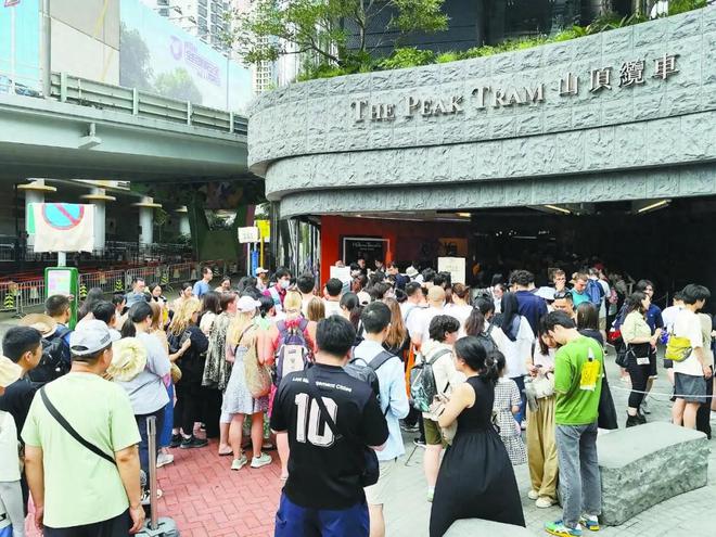 内地人穷游香港被嘲讽，港人穷游内地又现，深圳猛男吧成港女首选