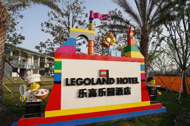 上海乐高乐园3588元酒店套餐售罄，外资加码“快乐生意”，主题公园热潮席卷中国