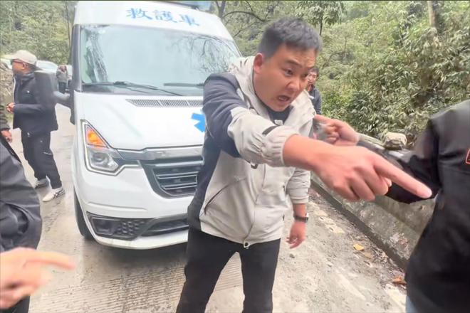 海南救护车在西藏拉警报开道旅游，司机很狂，原来，他有“身份”