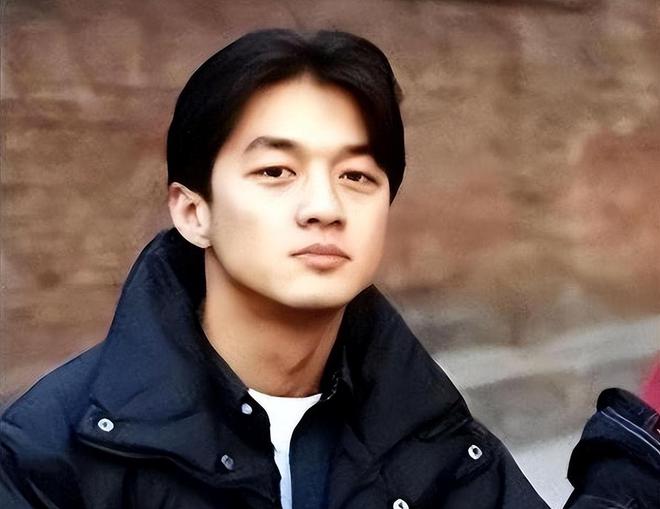 王菲前夫李亚鹏被曝经济状况很差，已再次搬家，李亚鹏的妻子发声