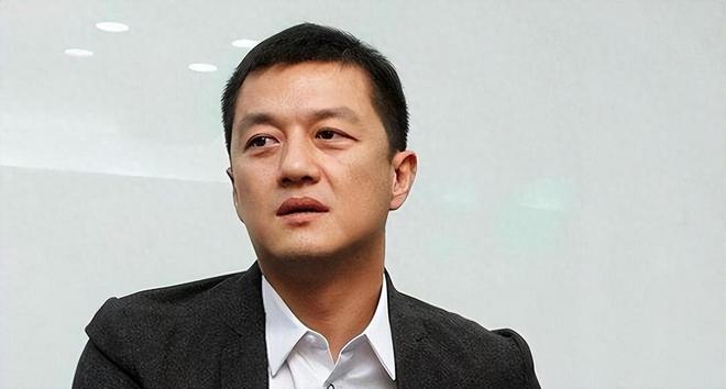 王菲前夫李亚鹏被曝经济状况很差，已再次搬家，李亚鹏的妻子发声