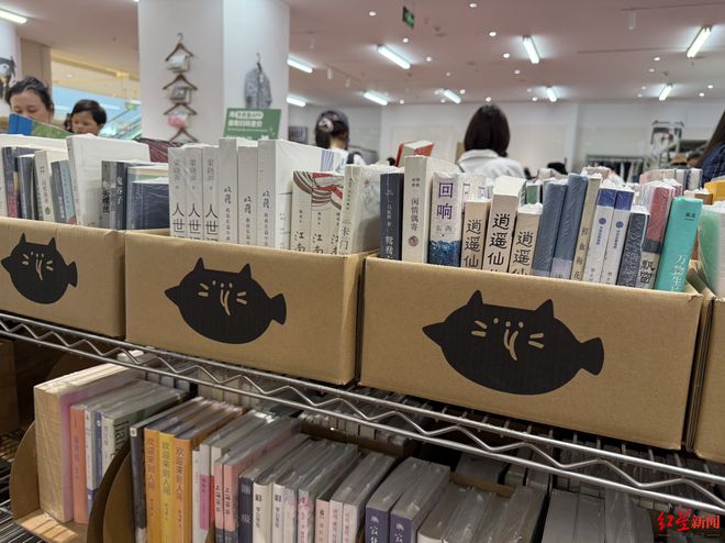 探店|二手商店多抓鱼又来成都，买二手书的你会买二手衣服吗？