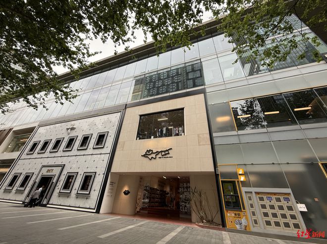 探店|二手商店多抓鱼又来成都，买二手书的你会买二手衣服吗？