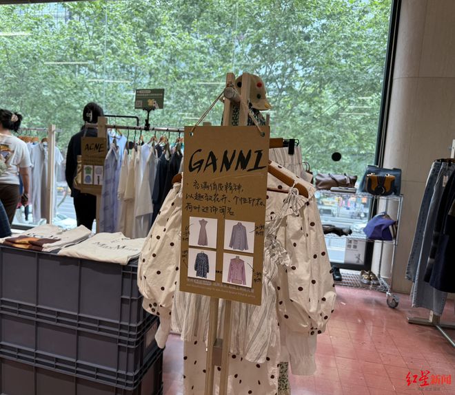 探店|二手商店多抓鱼又来成都，买二手书的你会买二手衣服吗？