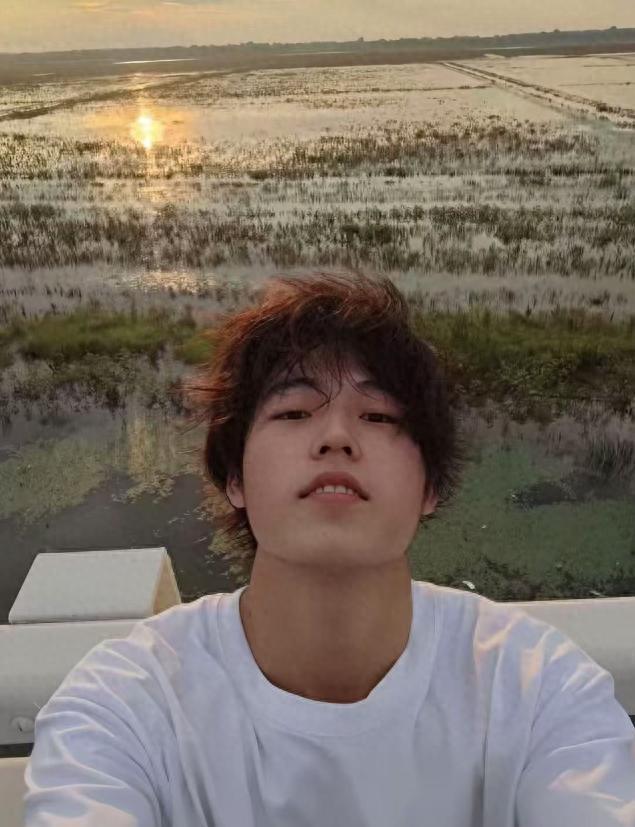 一29岁失联小伙在峨眉山坠崖，朋友称，疑似自杀，自杀原因曝出