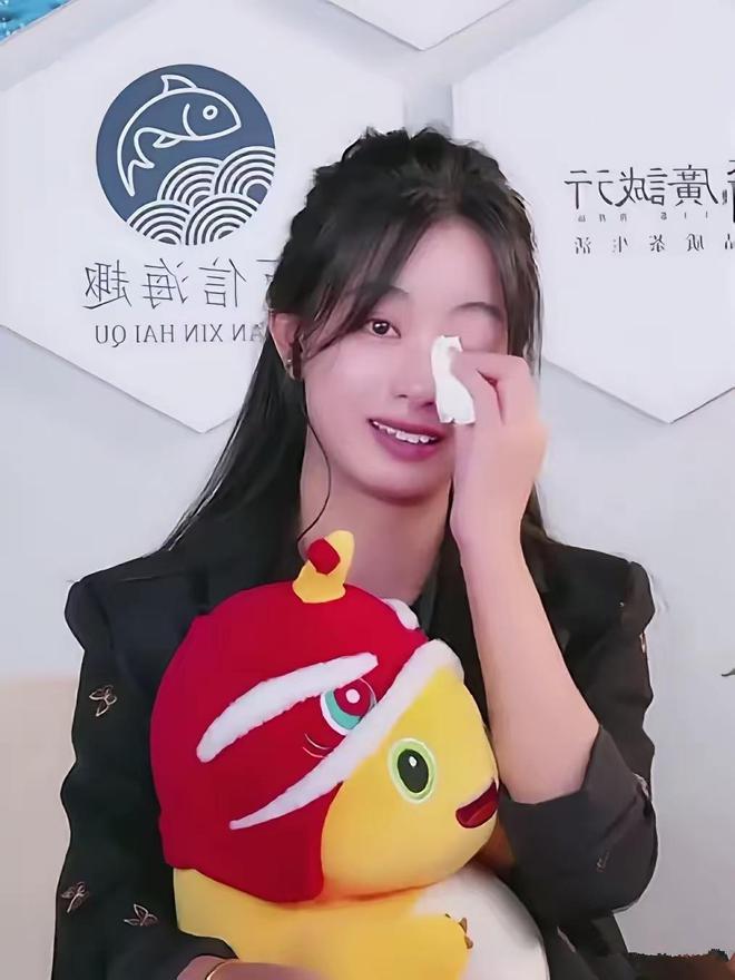 网红“西瓜妹勾思”自杀，年仅28岁，自杀原因曝出，网友不淡定了