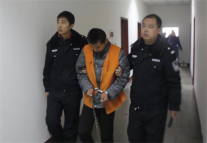 男子连杀二人，一审被判死刑，二审却改为死缓，死者家属怒请再审
