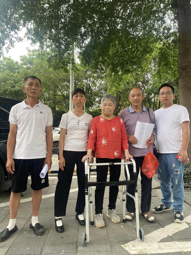 男子连杀二人，一审被判死刑，二审却改为死缓，死者家属怒请再审